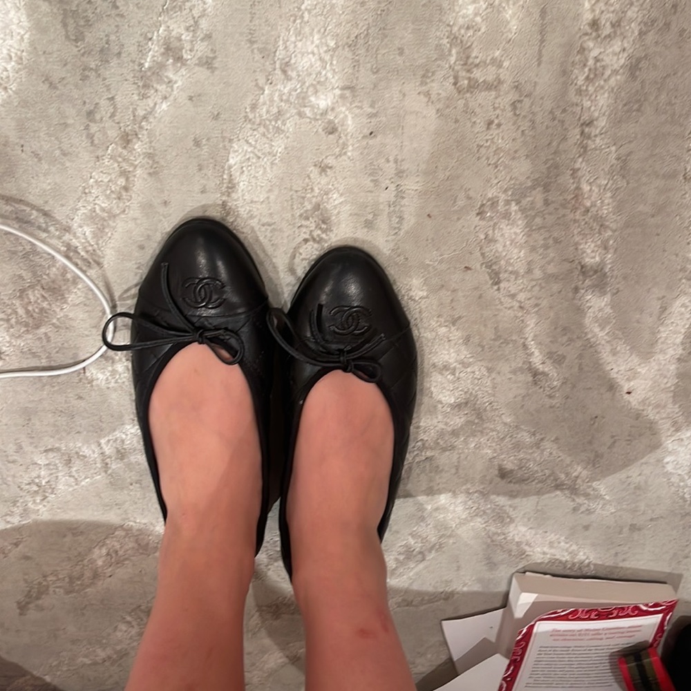Authentic chanel  quilted black flats with bow (UNITED STATES WOMENS SIZE 9) - Picture 3 of 3